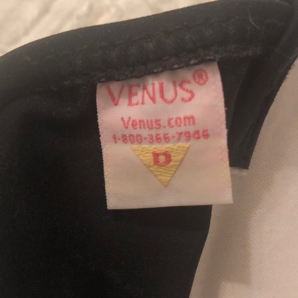 Black bathing suit size D - Picture 3 of 3